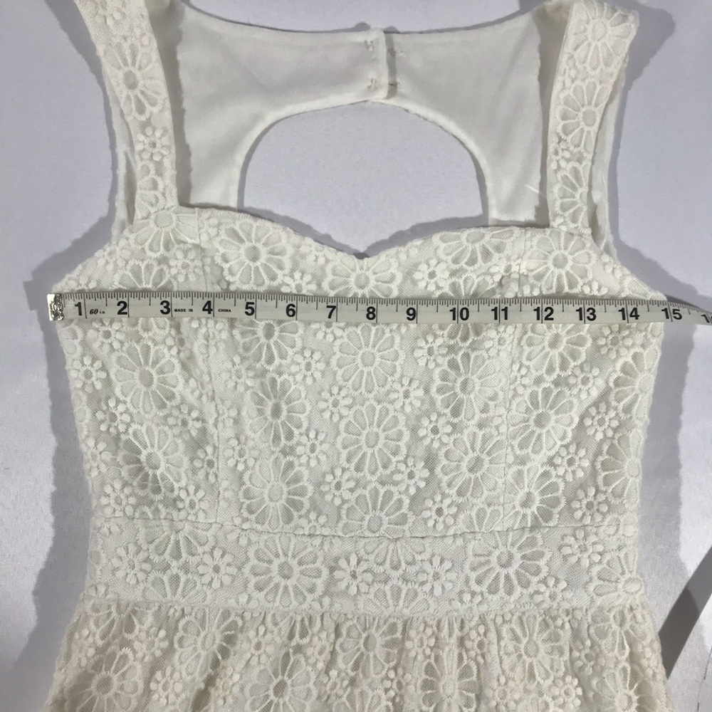 Francesca‘s Off-White Flower Cut-Out Back Dress - Picture 7 of 10